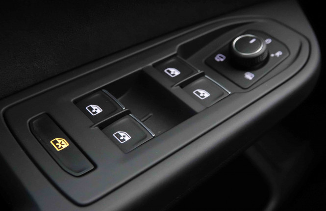 VOLKSWAGEN_VOLKSWAGEN_GOLF GTI_2652847_21.jpg