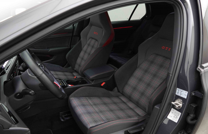 VOLKSWAGEN_VOLKSWAGEN_GOLF GTI_2653510_6.jpg