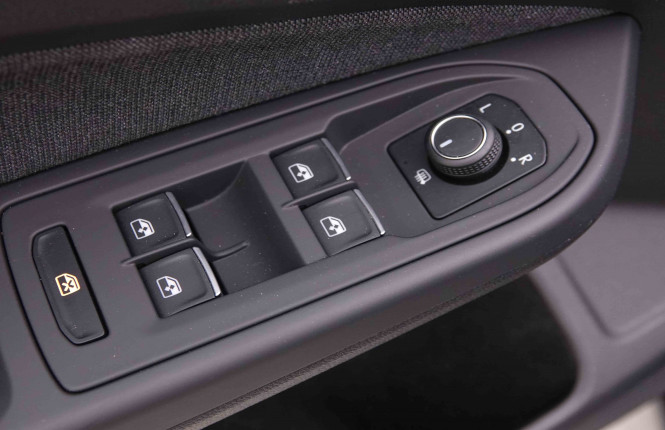 VOLKSWAGEN_VOLKSWAGEN_GOLF_2548873_21.jpg