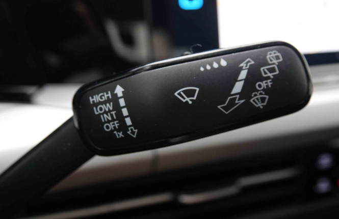 VOLKSWAGEN_VOLKSWAGEN_GOLF_2549886_19.jpg
