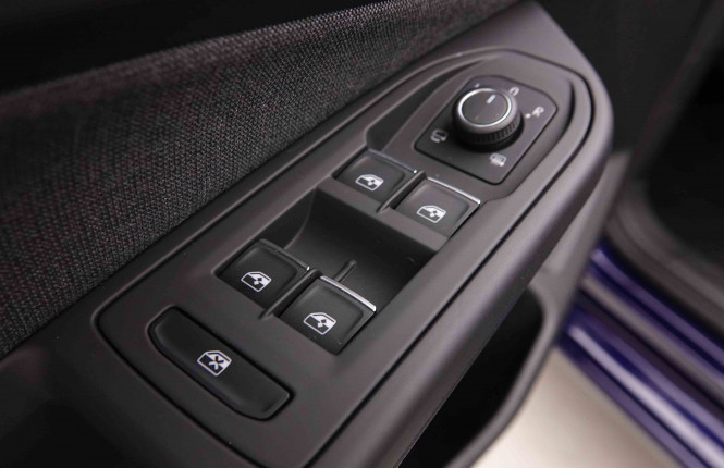 VOLKSWAGEN_VOLKSWAGEN_GOLF_2549888_22.jpg