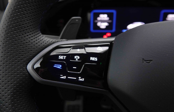 VOLKSWAGEN_VOLKSWAGEN_GOLF_2550243_21.jpg