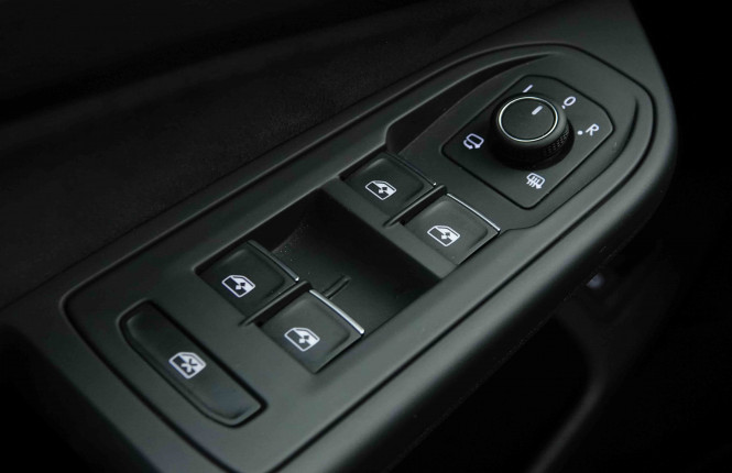 VOLKSWAGEN_VOLKSWAGEN_GOLF_2653837_21.jpg