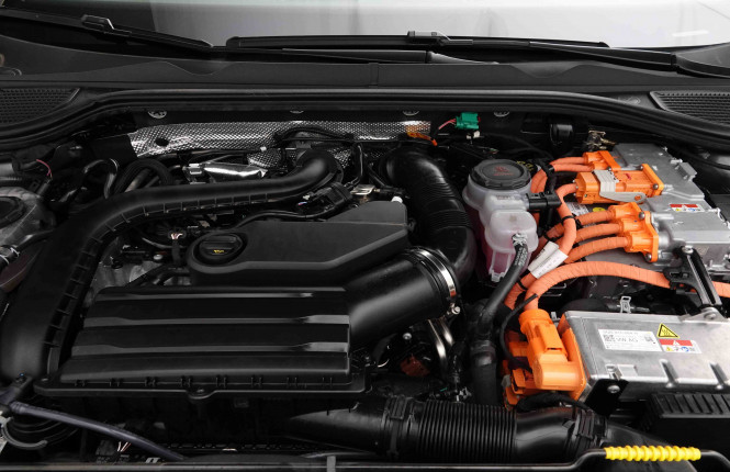 VOLKSWAGEN_VOLKSWAGEN_GOLF_2653837_23.jpg