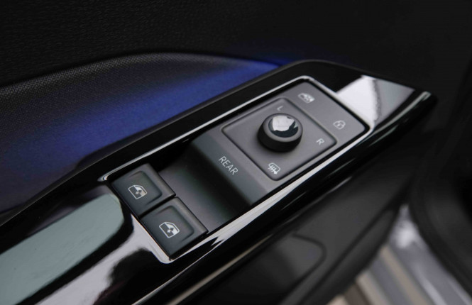 VOLKSWAGEN_VOLKSWAGEN_ID.3_2653501_20.jpg