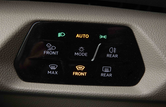 VOLKSWAGEN_VOLKSWAGEN_MULTIVAN_2550194_10.jpg