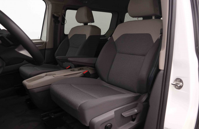 VOLKSWAGEN_VOLKSWAGEN_MULTIVAN_2550194_6.jpg