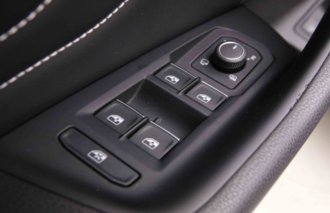 VOLKSWAGEN_VOLKSWAGEN_PASSATVAR_2550193_25.jpg