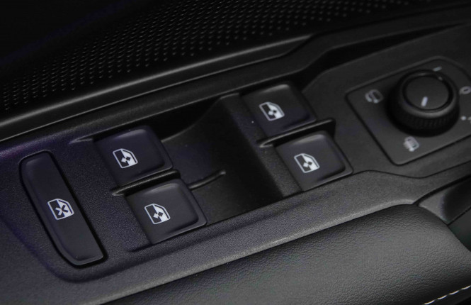 VOLKSWAGEN_VOLKSWAGEN_TAYRON_2654545_77.jpg