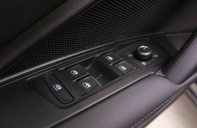 VOLKSWAGEN_VOLKSWAGEN_TIGUAN_2550656_23.jpg