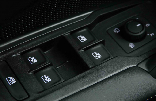 VOLKSWAGEN_VOLKSWAGEN_TIGUAN_2652545_22.jpg