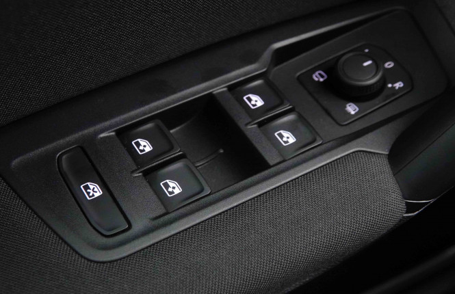 VOLKSWAGEN_VOLKSWAGEN_TIGUAN_2652952_23.jpg