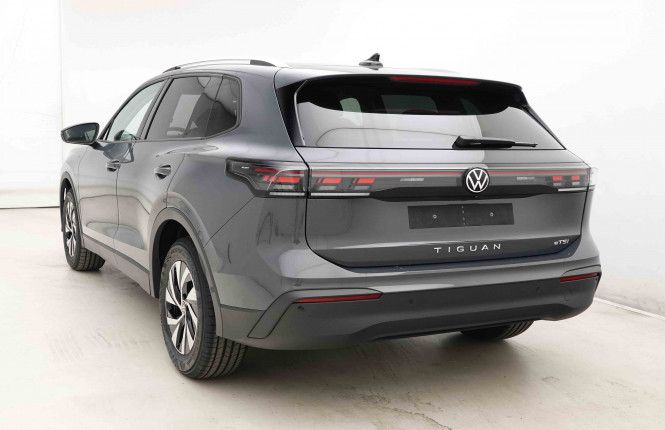 VOLKSWAGEN_VOLKSWAGEN_TIGUAN_2653516_28.jpg