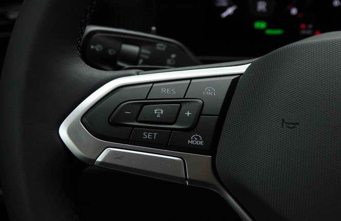 VOLKSWAGEN_VOLKSWAGEN_TIGUAN_2653519_18.jpg