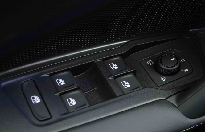VOLKSWAGEN_VOLKSWAGEN_TIGUAN_2653519_21.jpg
