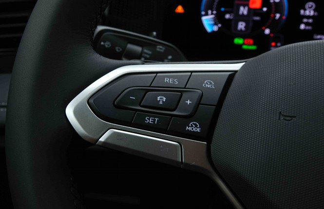 VOLKSWAGEN_VOLKSWAGEN_TIGUAN_2654017_19.jpg