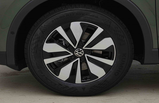 VOLKSWAGEN_VOLKSWAGEN_TIGUAN_2654017_23.jpg