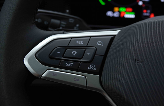 VOLKSWAGEN_VOLKSWAGEN_TIGUAN_2654136_19.jpg