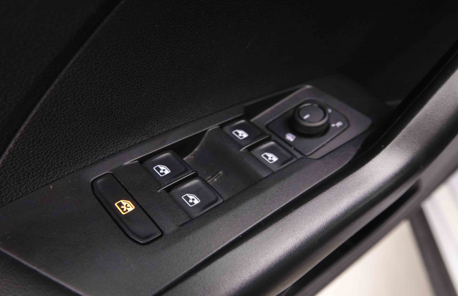 VOLKSWAGEN_VOLKSWAGEN_T_CROSS_2549406_17.jpg