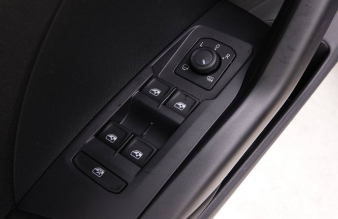 VOLKSWAGEN_VOLKSWAGEN_T_CROSS_2549701_16.jpg