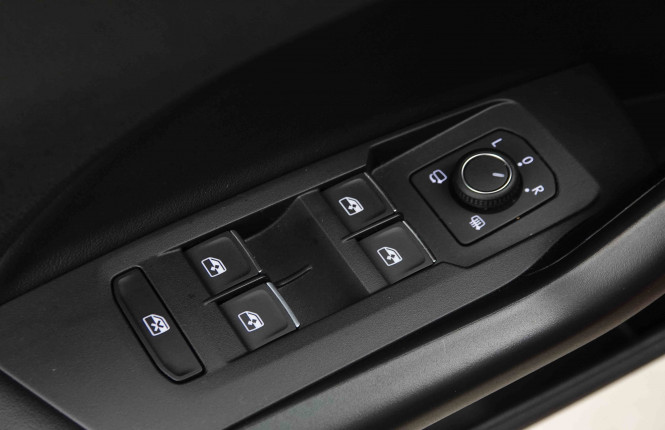VOLKSWAGEN_VOLKSWAGEN_T_CROSS_2653243_73.jpg