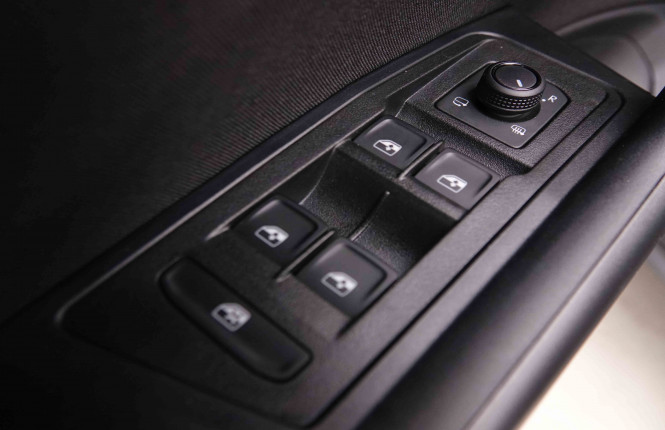 VOLKSWAGEN_VOLKSWAGEN_T_ROC_2550489_22.jpg