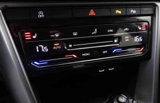 VOLKSWAGEN_VOLKSWAGEN_T_ROC_2550491_15.jpg