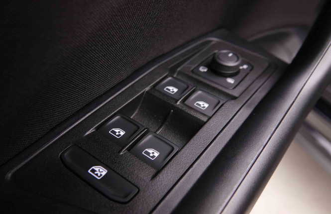 VOLKSWAGEN_VOLKSWAGEN_T_ROC_2550491_21.jpg
