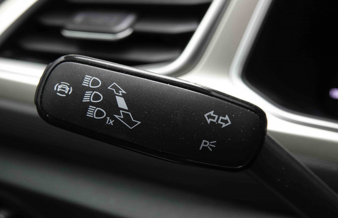 VOLKSWAGEN_VOLKSWAGEN_T_ROC_2550492_18.jpg