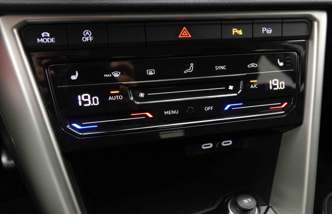 VOLKSWAGEN_VOLKSWAGEN_T_ROC_2550495_16.jpg