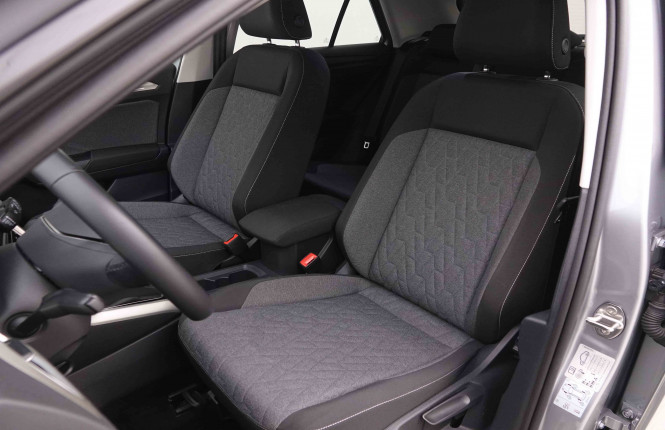 VOLKSWAGEN_VOLKSWAGEN_T_ROC_2550495_6.jpg