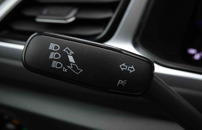 VOLKSWAGEN_VOLKSWAGEN_T_ROC_2550531_17.jpg