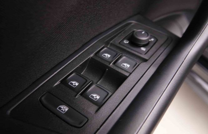 VOLKSWAGEN_VOLKSWAGEN_T_ROC_2550531_21.jpg