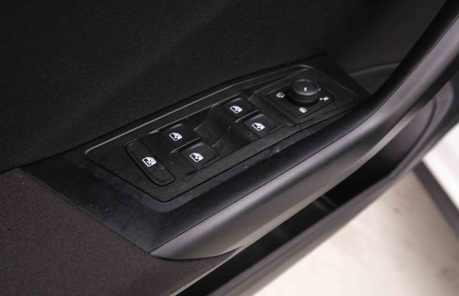 VOLKSWAGEN_VOLKSWAGEN_T_ROC_2551011_17.jpg VOLKSWAGEN_VOLKSWAGEN_T_ROC_2551011_17.jpg