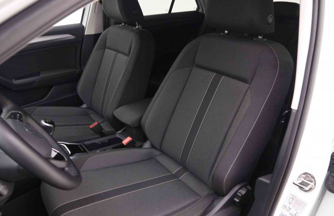 VOLKSWAGEN_VOLKSWAGEN_T_ROC_2551011_6.jpg VOLKSWAGEN_VOLKSWAGEN_T_ROC_2551011_6.jpg