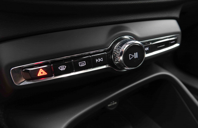 VOLVO_VOLVO_C40_2549591_17.jpg