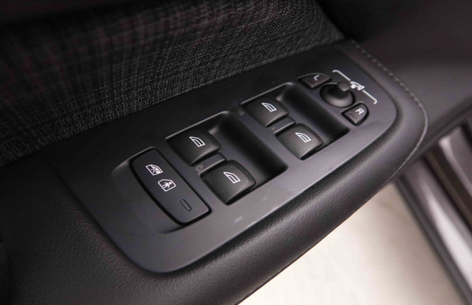 VOLVO_VOLVO_S60_2549606_21.jpg