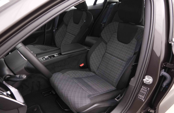 VOLVO_VOLVO_S60_2549606_6.jpg