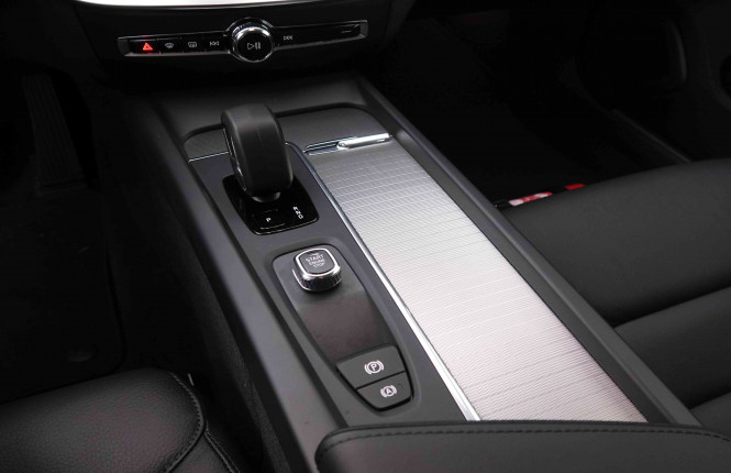 VOLVO_VOLVO_V60_2548577_40.jpg