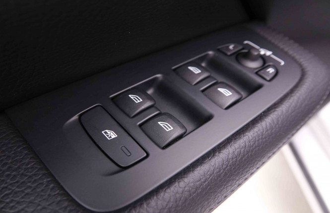 VOLVO_VOLVO_V60_2548995_20.jpg