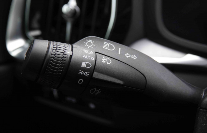 VOLVO_VOLVO_V60_2549902_18.jpg
