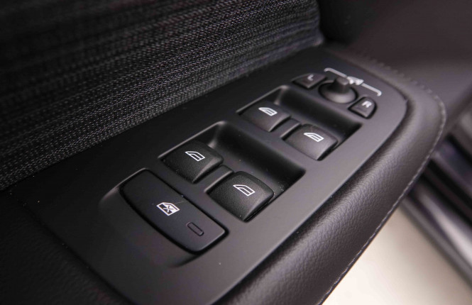 VOLVO_VOLVO_V60_2549902_22.jpg
