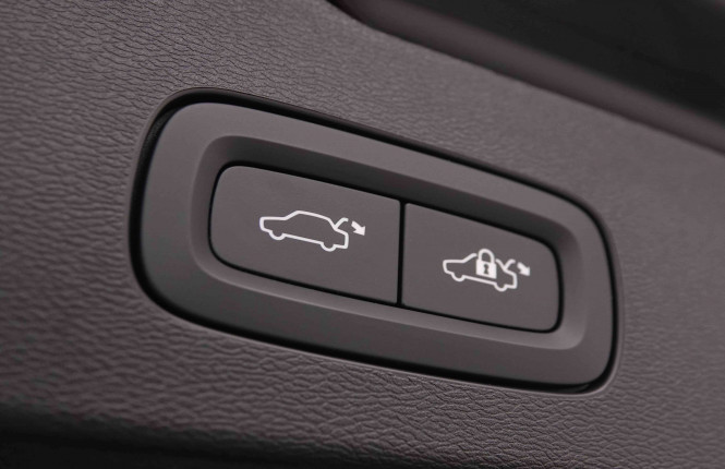 VOLVO_VOLVO_V60_2549902_6.jpg