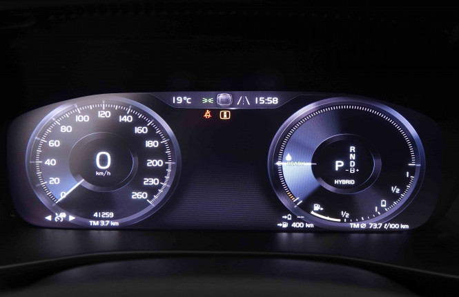 VOLVO_VOLVO_XC40_2548429_15.jpg