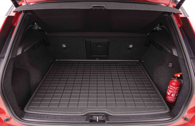 VOLVO_VOLVO_XC40_2548429_5.jpg