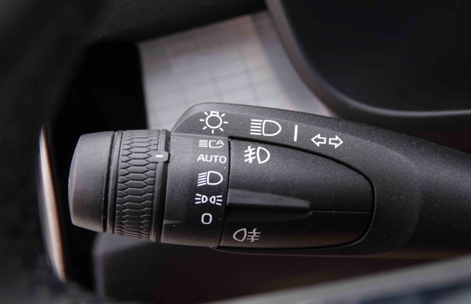 VOLVO_VOLVO_XC40_2549022_18.jpg