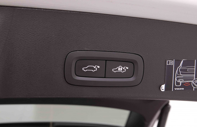 VOLVO_VOLVO_XC40_2549022_7.jpg