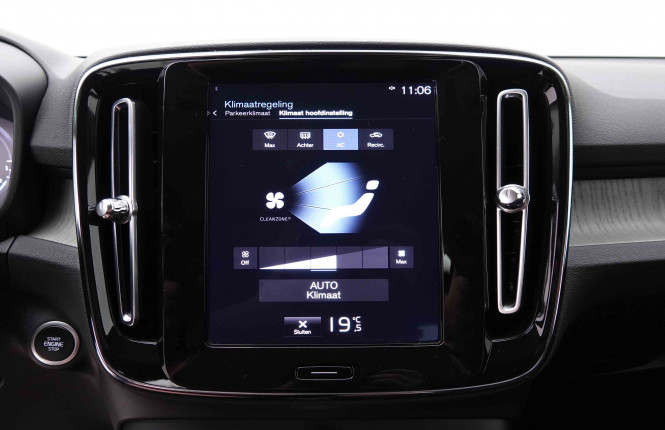 VOLVO_VOLVO_XC40_2549301_12.jpg