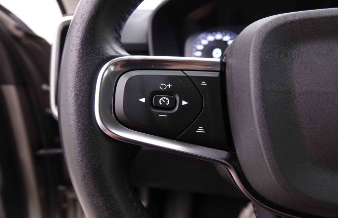 VOLVO_VOLVO_XC40_2549301_18.jpg