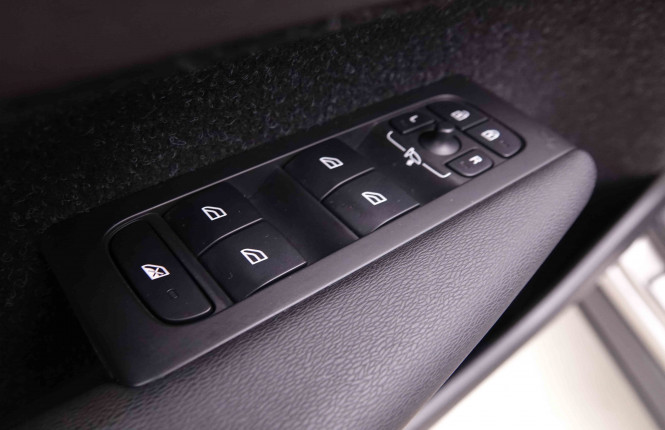 VOLVO_VOLVO_XC40_2549301_20.jpg